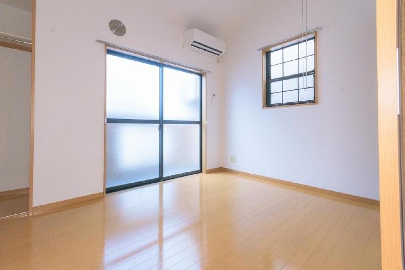 日当たりの良い洋室です