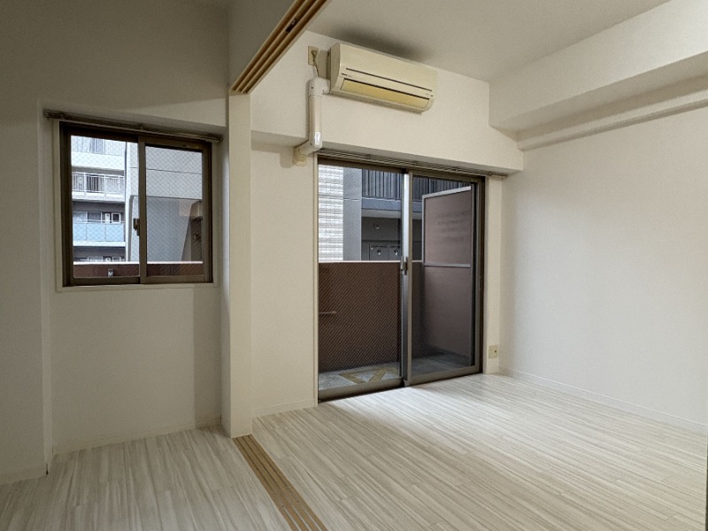 洋室の引き戸を開けると広い空間です