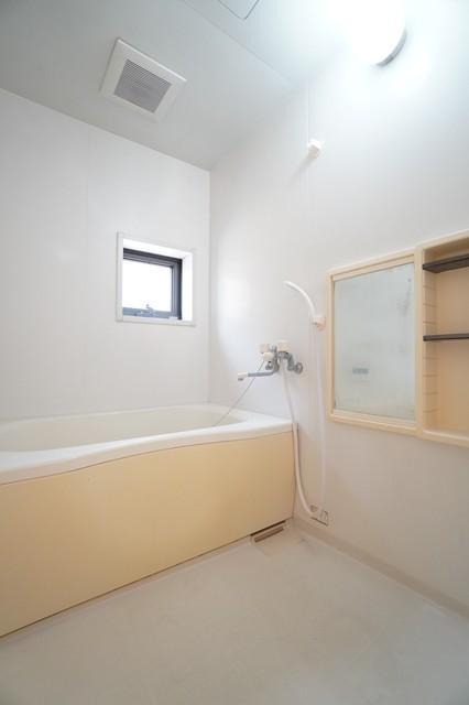 浴室に窓がございます(^^)/