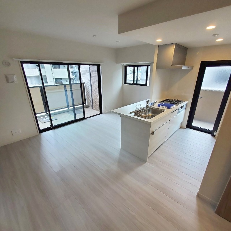 約13畳の広々としたリビングです