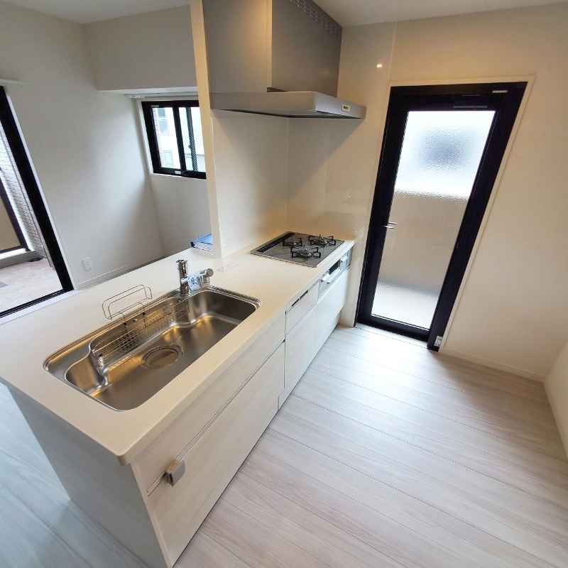 白基調のかっこいいカウンターキッチンです！