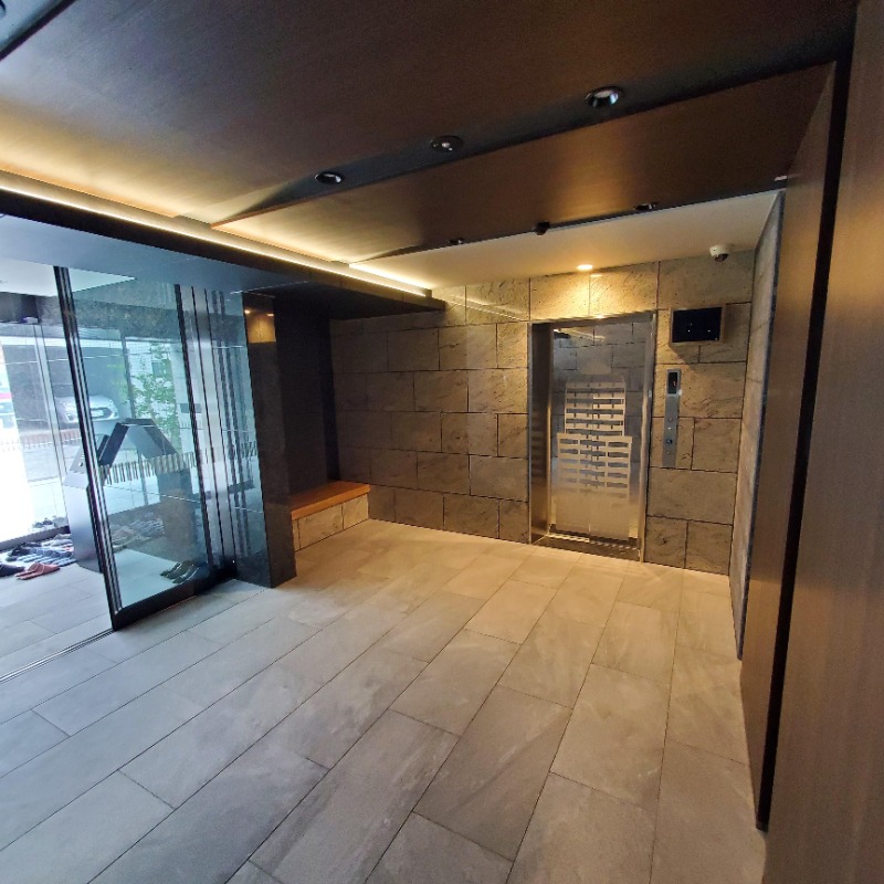 かっこいいエントランスでございます(^^)/