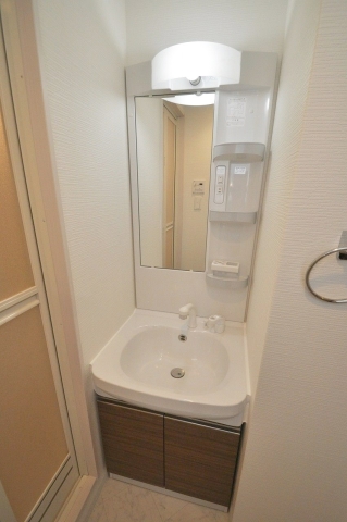 毎日の身支度もしやすい洗面台です