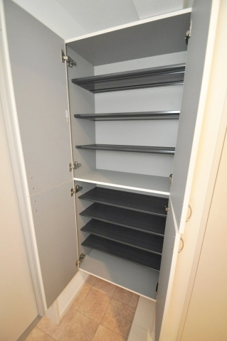 沢山の靴が収納できるシューズボックスです