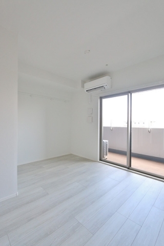 白基調のオシャレなお部屋です