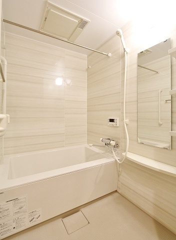 広い浴槽でゆっくりリラックスできます