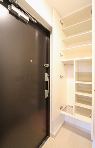 収納力抜群のシューズボックスです