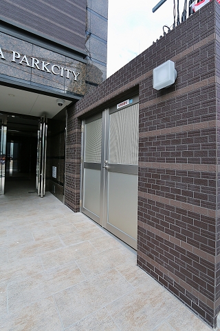 ごみ置き場も種類別で2か所完備しております