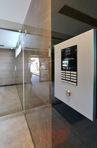 オートロックで安心してお過ごしいただけます