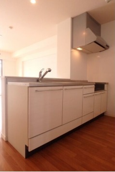 人気のカウンターキッチンで会話が弾みますね