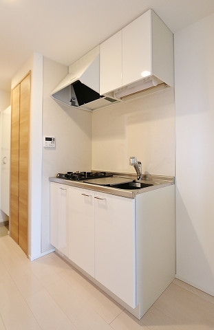 収納たっぷりのシステムキッチンです