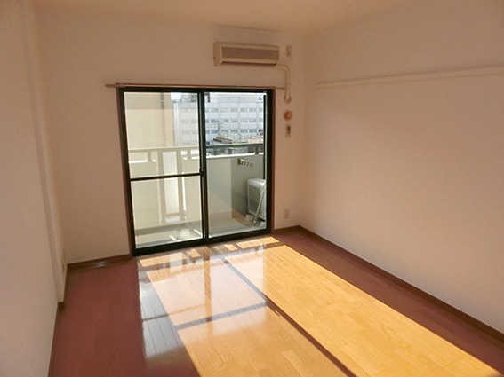 広々としたリビングでおくつろぎ下さい