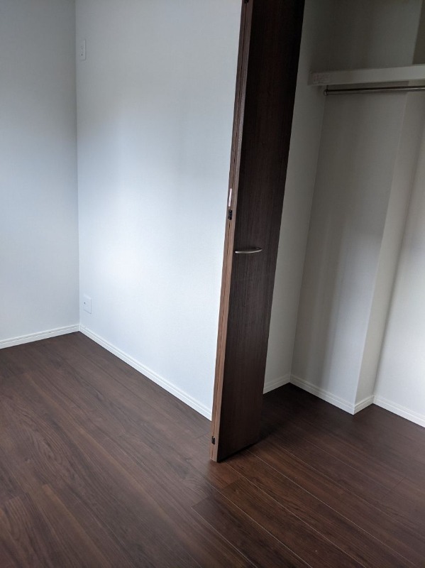 こちらは寝室にぴったりの洋室です