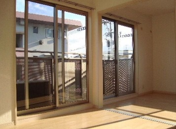 広々リビングでゆっくり過ごせます