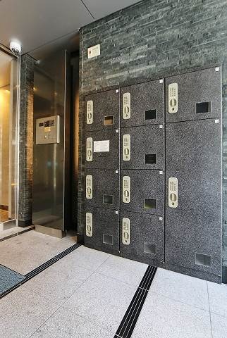 不在時に嬉しい宅配ボックス付き