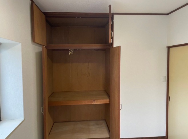 奥行きのあるクローゼットですね
