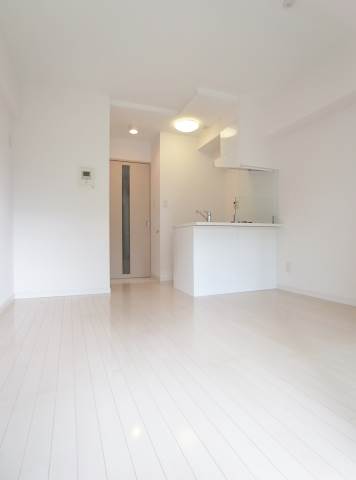 家具の配置に困らないリビングですね