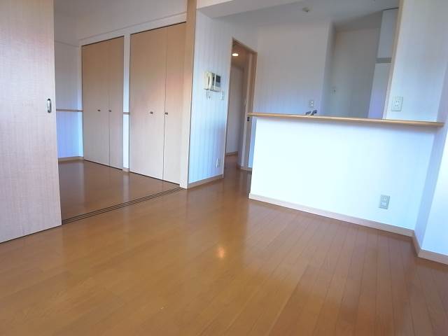 家具の配置に困らないリビングですね