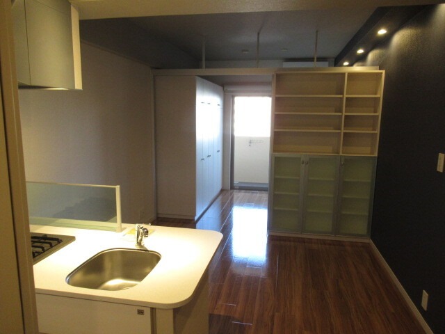 白を基調とした開放感のあるお部屋です