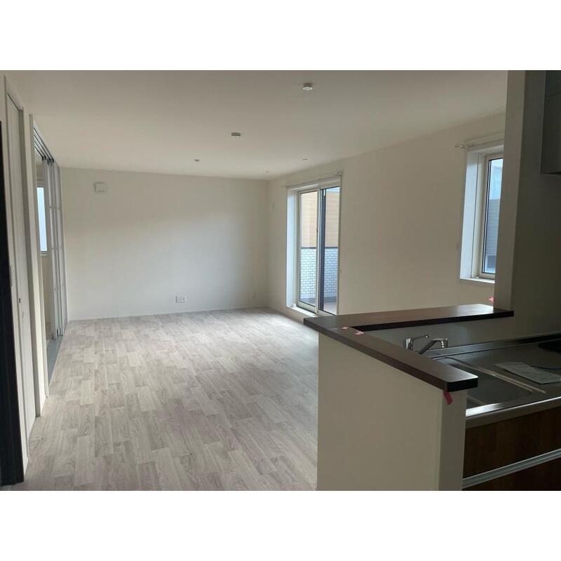 家具の配置に困らないリビングですね