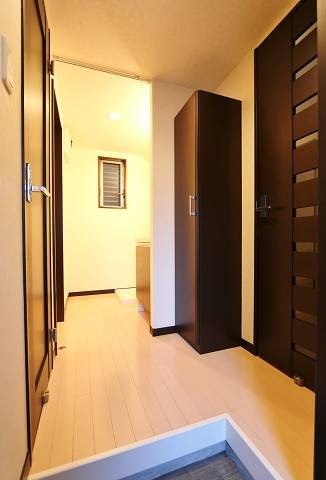 玄関はこのようになっています。