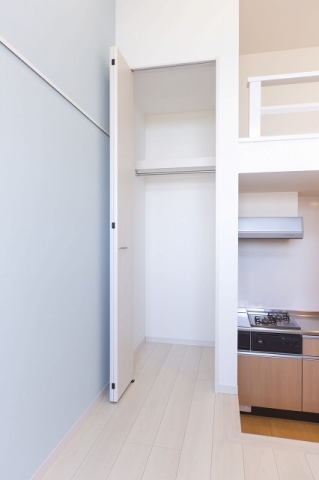 奥行きのある収納で荷物の多い方も安心