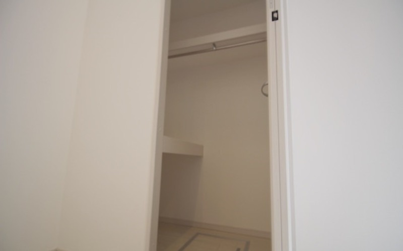 奥行きのあるクローゼットですね