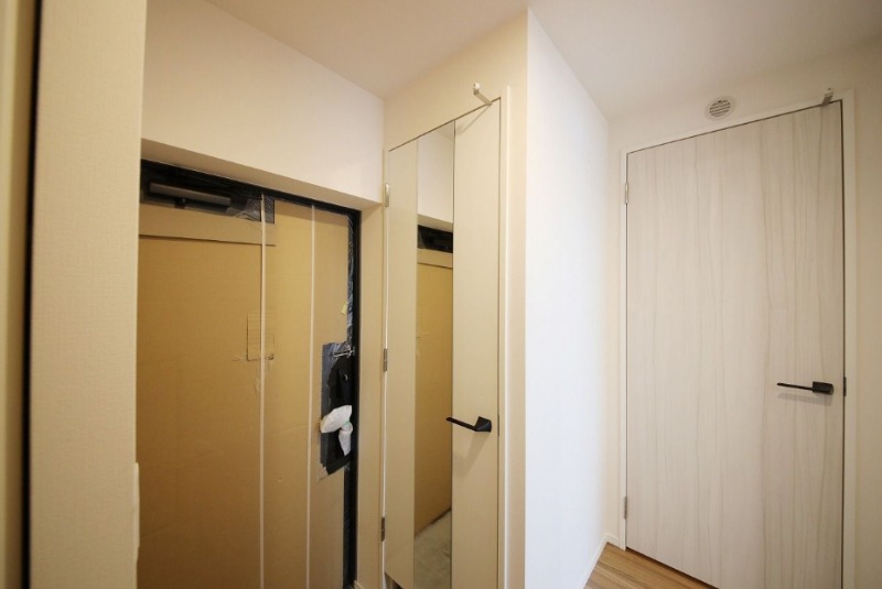 全身鏡がついた玄関ですね