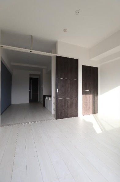 家具の配置が楽しくなるリビングですね