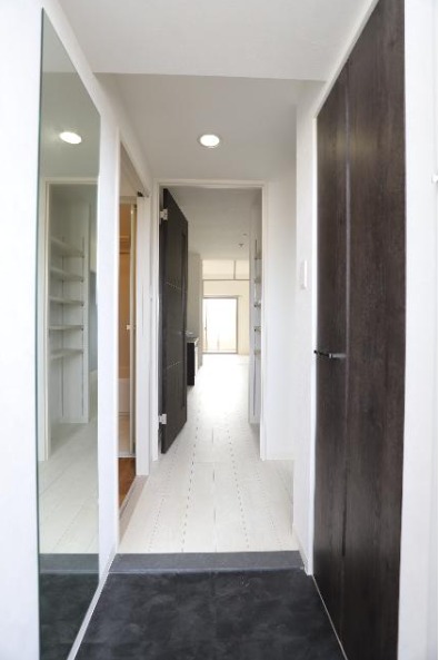 全身鏡付きの玄関ですね