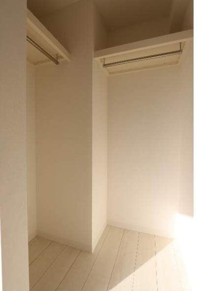 奥行きのあるクローゼットですね