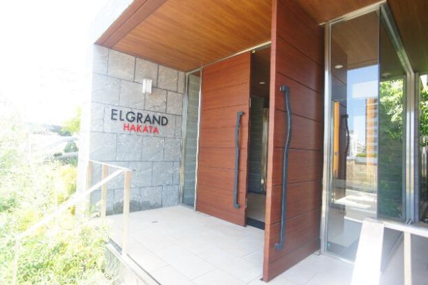 オシャレなエントランスですね