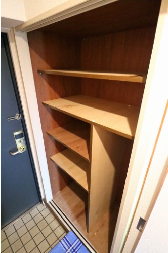 沢山の靴が収納できるシューズボックスです