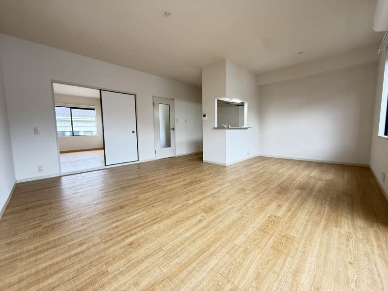 家具の配置に困らないリビングですね