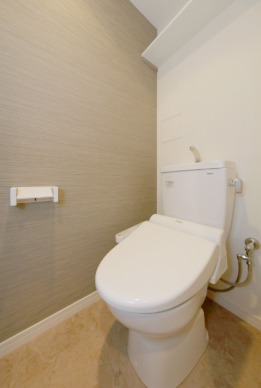 温水便座つきです。