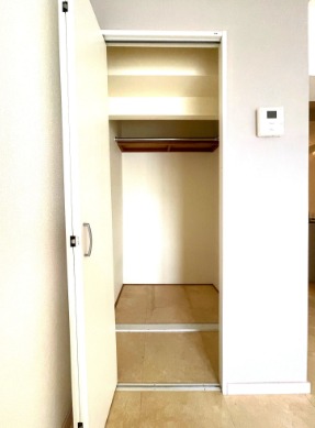 ウォークインクローゼットで収納たっぷりです。