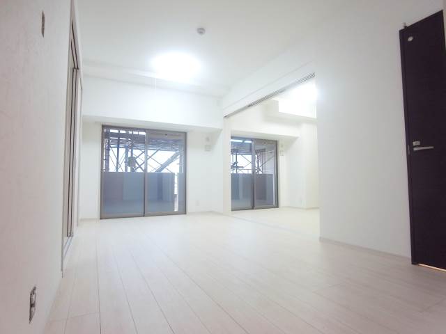 白基調の広々1LDKです