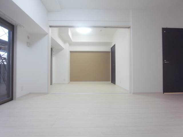 洋室とリビング合わせるととても開放的な広さです