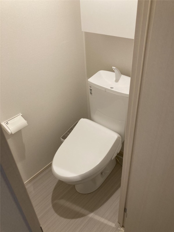 温水洗浄暖房便座完備。