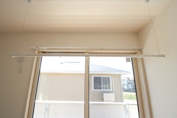 室内物干し機があって便利です。