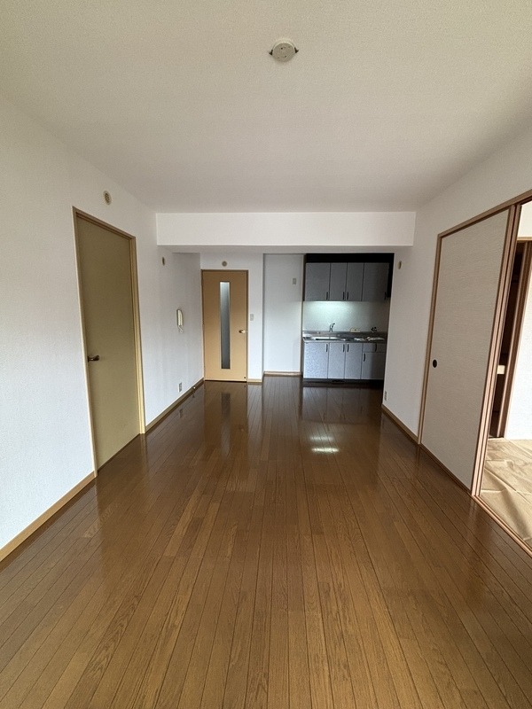 広々リビングでゆっくり過ごせます