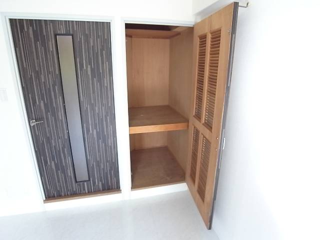 上下の棚で使い勝手よさそうですよ。