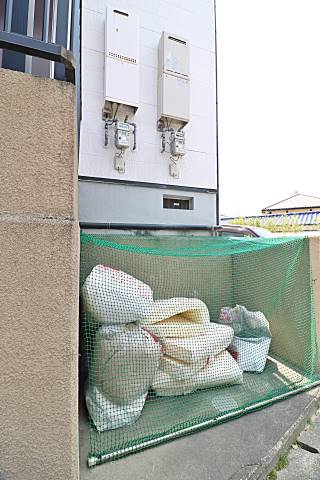 ゴミはこちらに