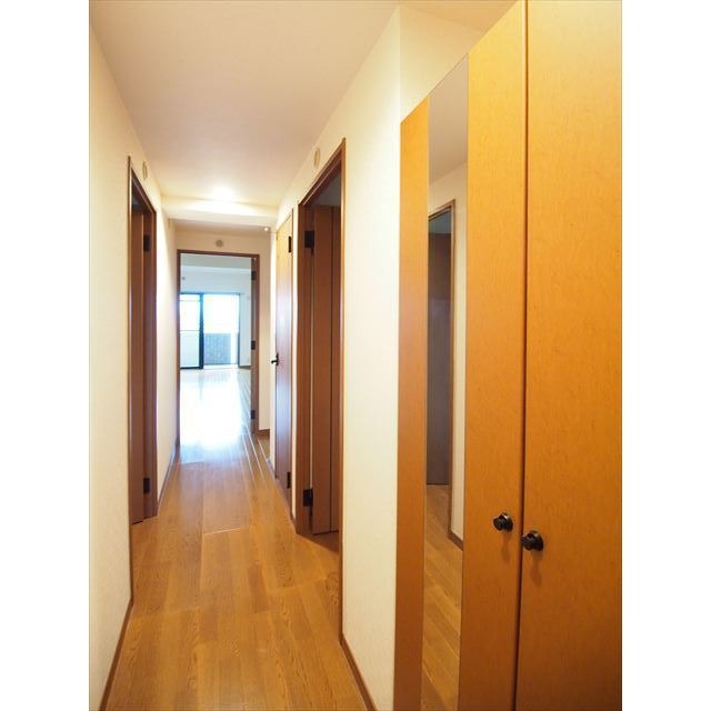 明るい玄関でお出迎え