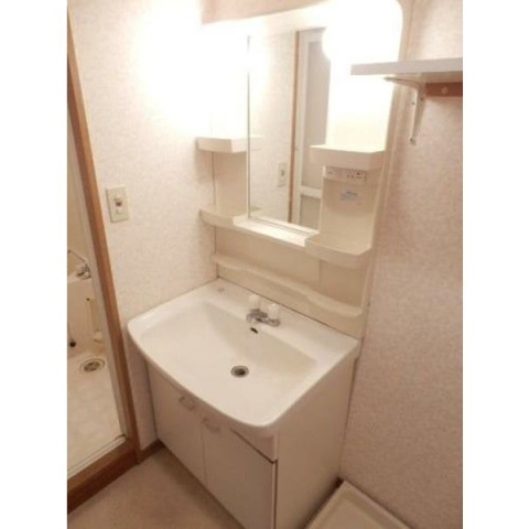 物置付きの洗面台で便利ですね