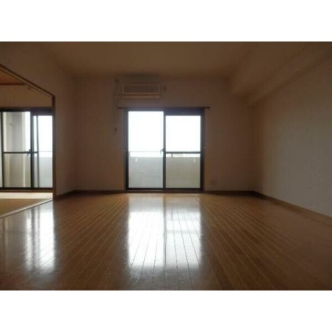 窓から光がが差し込んで明るいですね