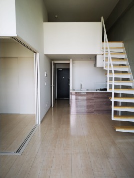 家具の配置がしやすいリビングですね