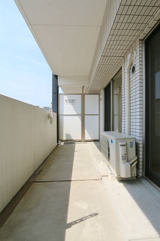 日当たりの良いバルコニーです※写真は別部屋です