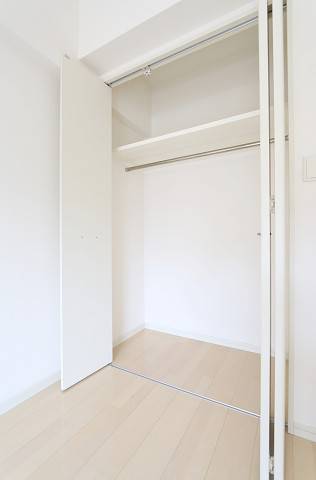 お洋服の多い方でも安心※写真は別部屋です