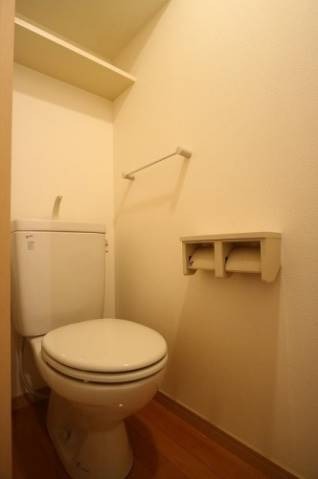 広くて綺麗なトイレですね